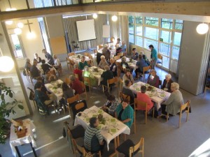 viele Frauen ließen sich einladen