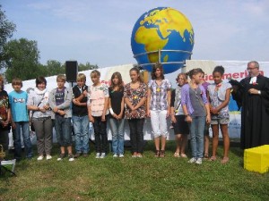 Kinder-Familientag Konfirmanden stellen sich vor1 Kinder-Familientag Konfirmanden stellen sich vor1