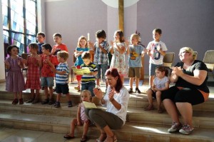Die Kinder singen ein Lied