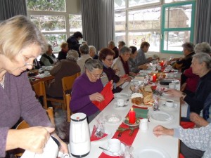 Senioren beim Adventsnachmittag Adventsnachmittag der Senioren