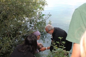 Taufe Anna Bayer am Matschelsee 2014-08 Taufakt