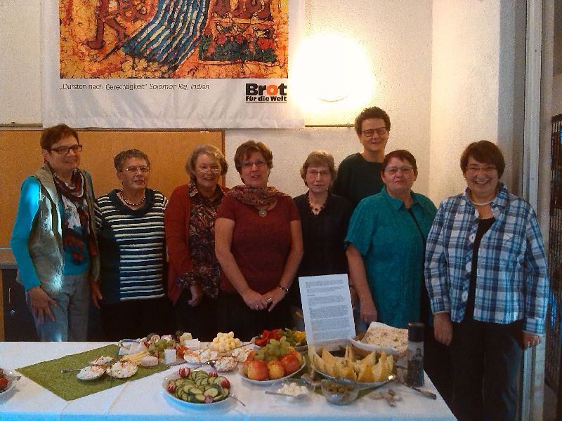 Team vom Frauenfruehstueck, links Rosel Lohmueller