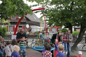 beim Durchschneiden der Absperrung