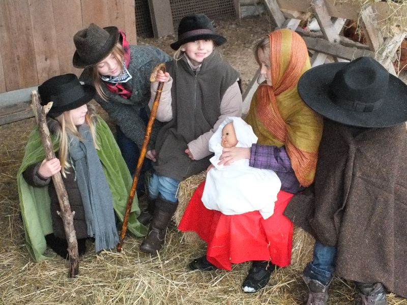 die Hirten bestaunen das Kind