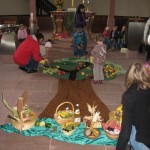 Der Apfelbaum wird geschmückt