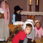 Maria und Josef an der Krippe